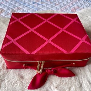 Estée Lauder big cosmetic bag